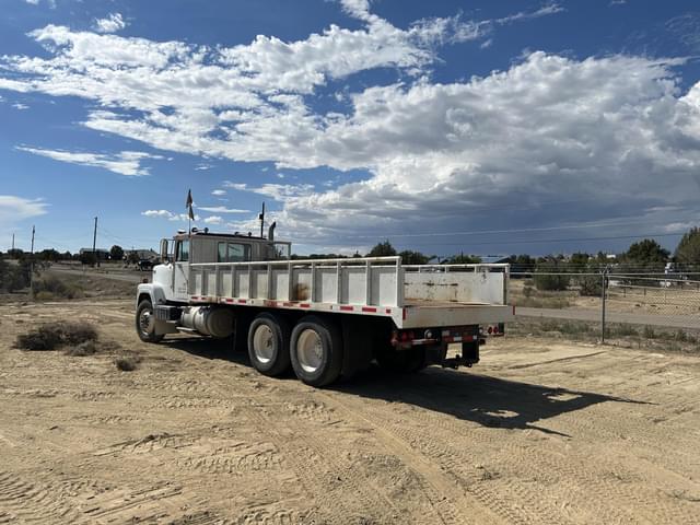 Image of International 4300 equipment image 2