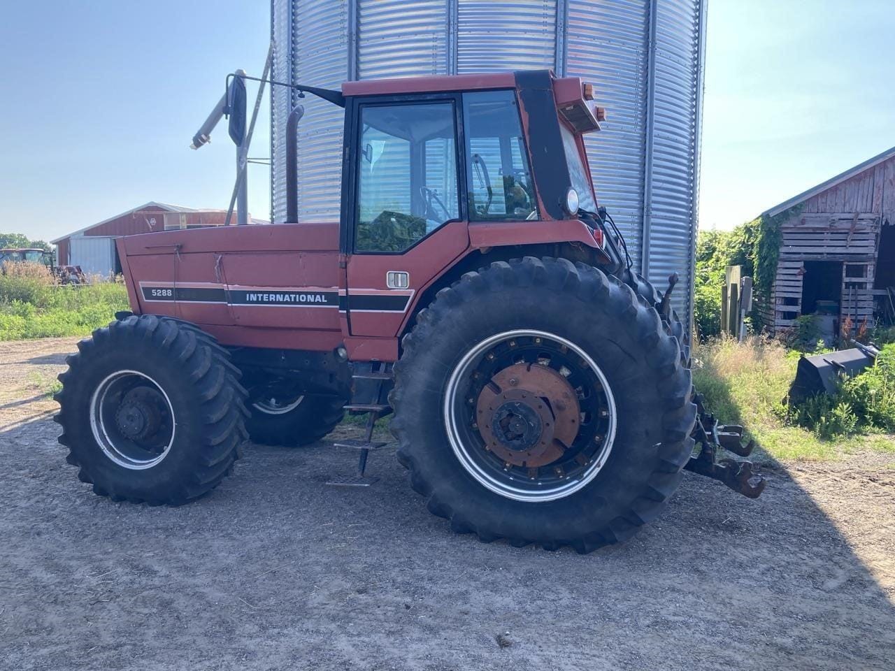 1984 International Harvester 5288 Equipment Image0