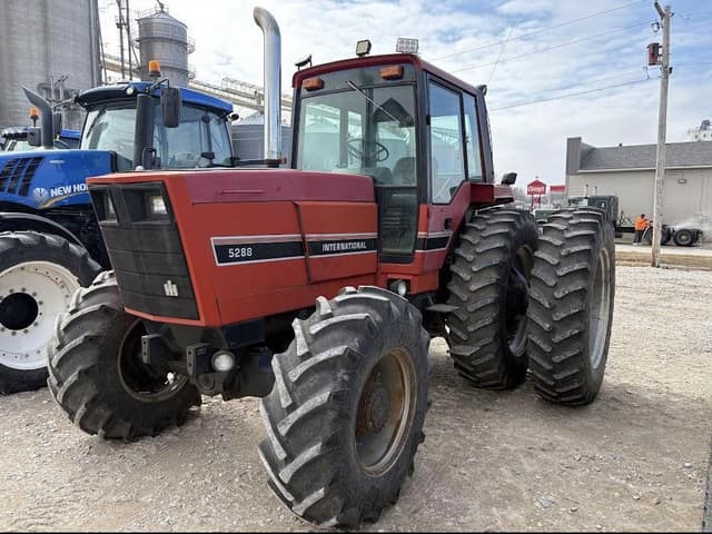 Image of International Harvester 5288 equipment image 1