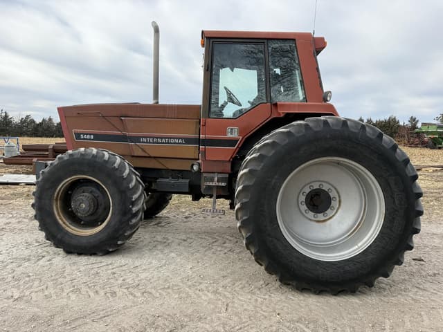 Image of International Harvester 5488 equipment image 3