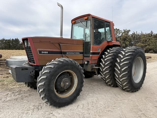Image of International Harvester 5488 equipment image 2