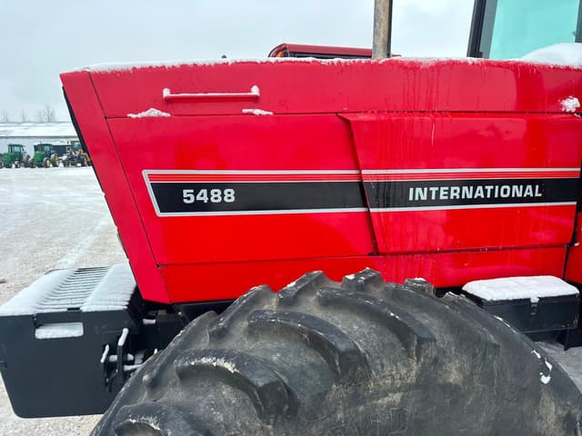 Image of International Harvester 5488 equipment image 3