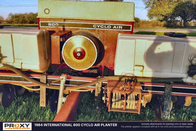 Image of International Harvester 800 Cyclo Air equipment image 3