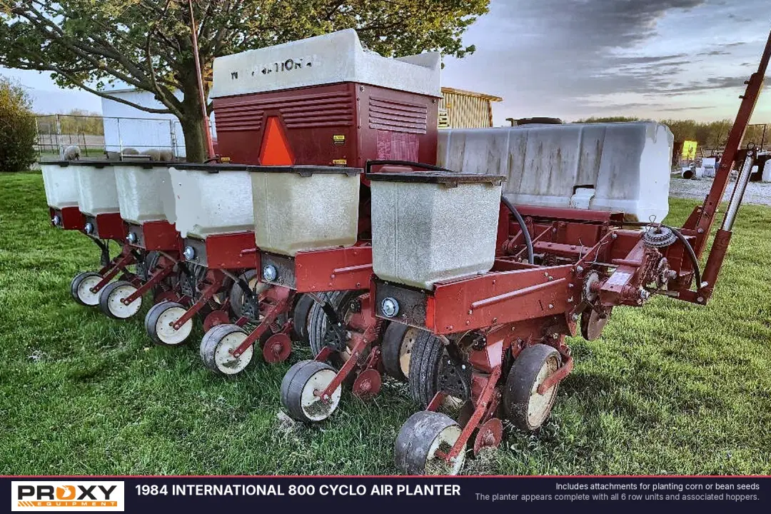 Image of International Harvester 800 Cyclo Air Primary image