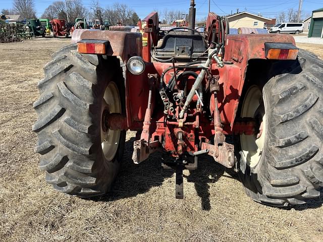 Image of International Harvester 884 equipment image 1