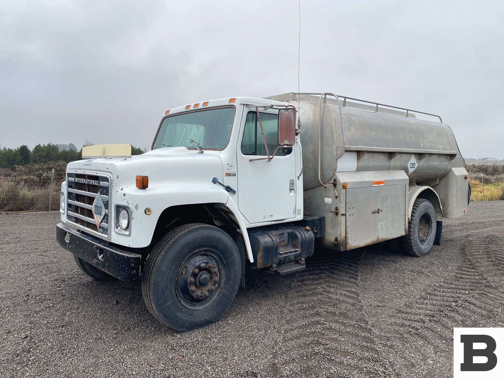 1984 International S1954 Equipment Image0