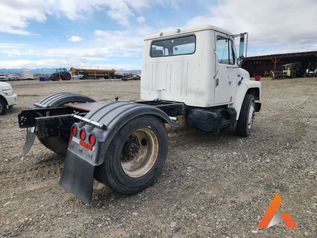 Image of International S1700 equipment image 3