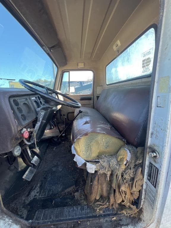 Image of International S1800 equipment image 4