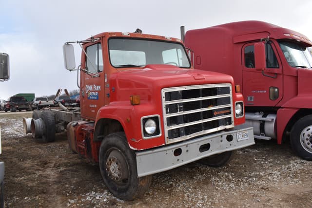 Image of International S2300 equipment image 2