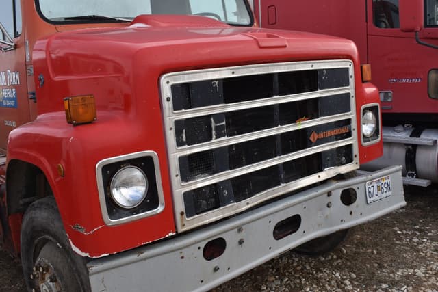 Image of International S2300 equipment image 3