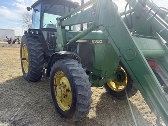 Image of John Deere 2950 equipment image 1