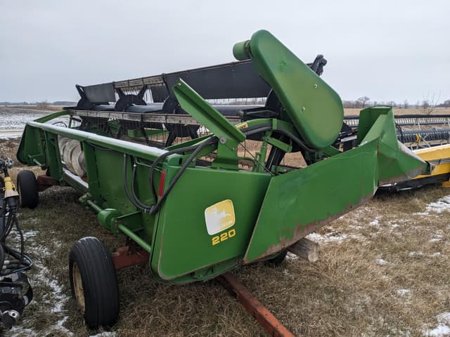 Image of John Deere 220 equipment image 2