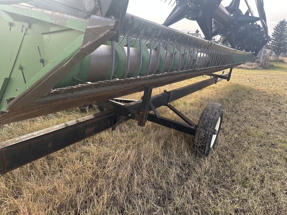 Image of John Deere 230 equipment image 4