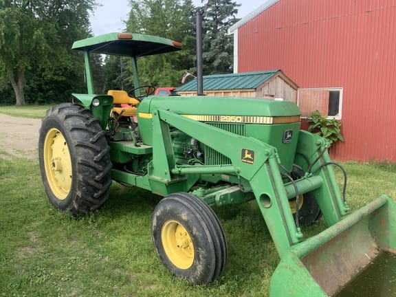 1984 John Deere 2950 Equipment Image0