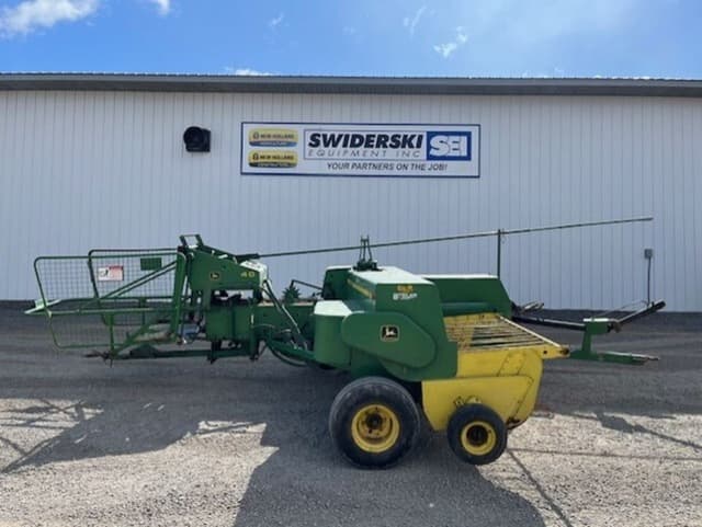 Image of John Deere 337 equipment image 1