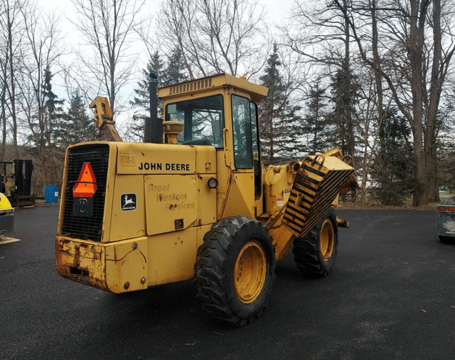 Image of John Deere 444 equipment image 3
