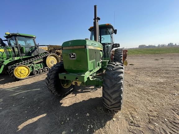 Image of John Deere 4850 equipment image 3