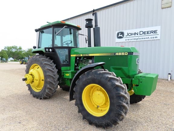 Image of John Deere 4850 equipment image 1