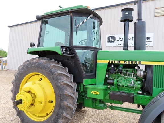 Image of John Deere 4850 equipment image 2