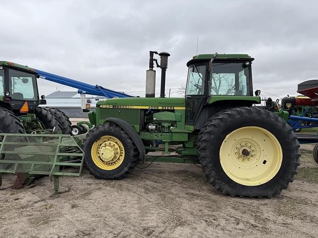 Image of John Deere 4850 equipment image 1