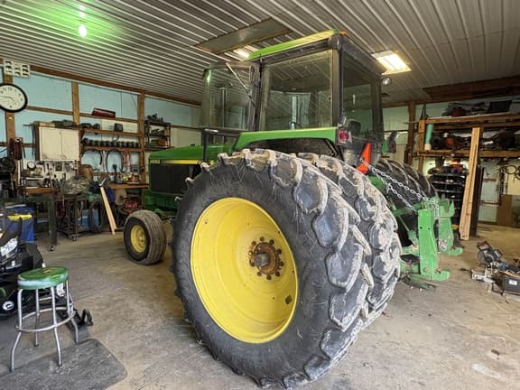 Image of John Deere 4850 equipment image 2