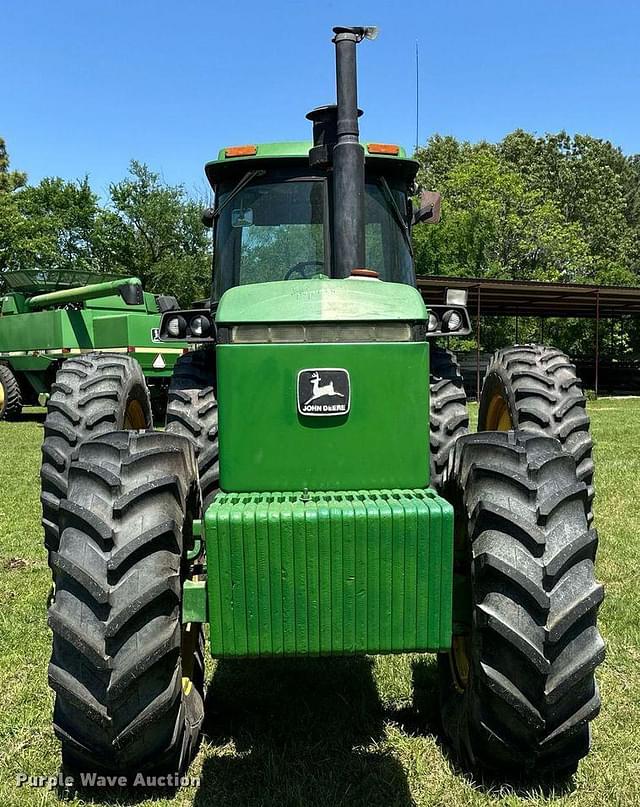 Image of John Deere 4850 equipment image 1
