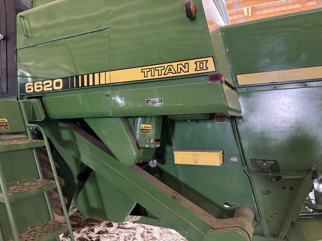 Image of John Deere 6620 Titan II equipment image 3