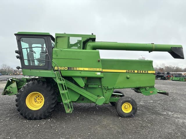 Image of John Deere 6620 Titan II equipment image 2
