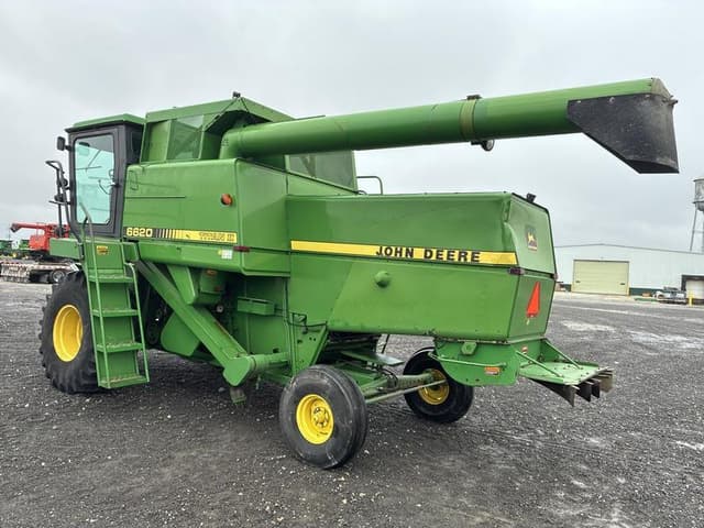 Image of John Deere 6620 Titan II equipment image 3