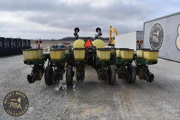 Image of John Deere 7000 equipment image 4