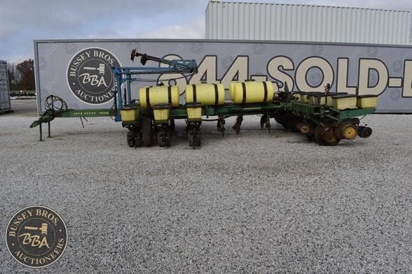 Image of John Deere 7000 equipment image 1