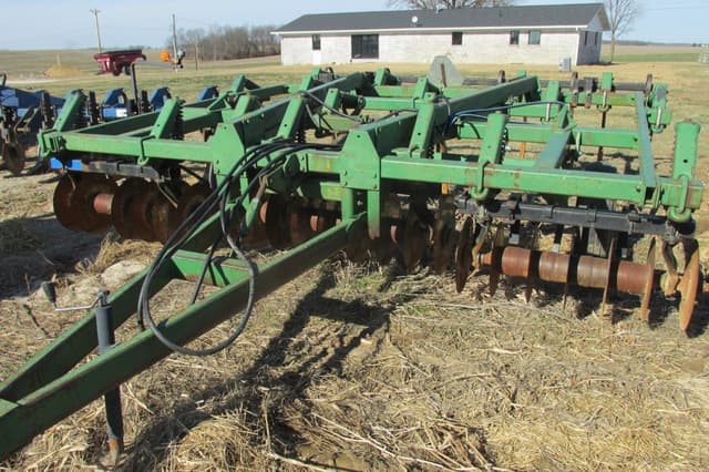 Image of John Deere 712 equipment image 1