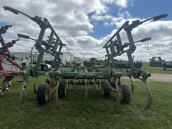 Image of John Deere 712 equipment image 3