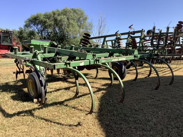 Image of John Deere 712 equipment image 1