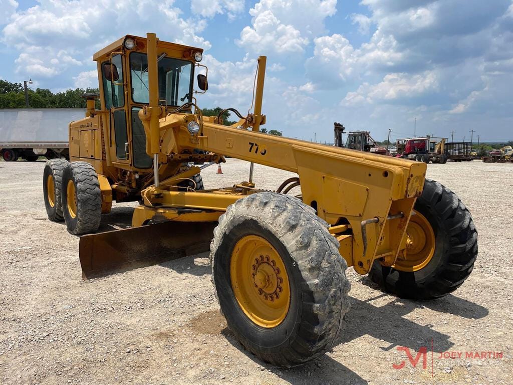 Main image John Deere 770