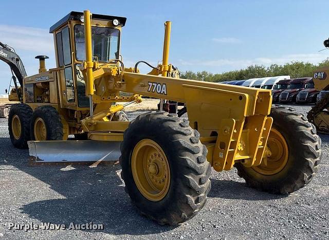 Image of John Deere 770A equipment image 2