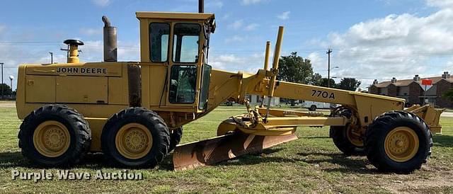 Image of John Deere 770A equipment image 3