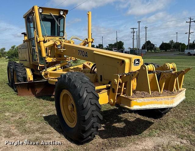 Image of John Deere 770A equipment image 2