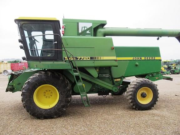 Image of John Deere 7720 equipment image 4