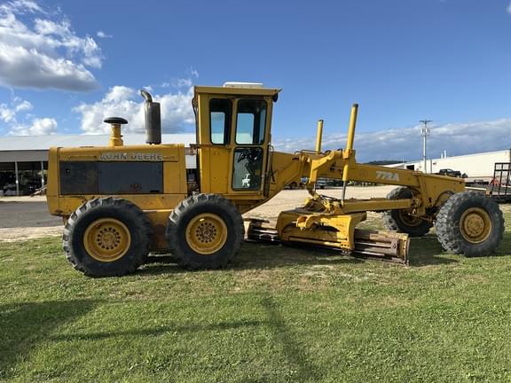 Image of John Deere 772A equipment image 3