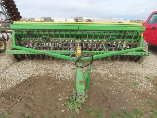 Image of John Deere 8300 equipment image 1