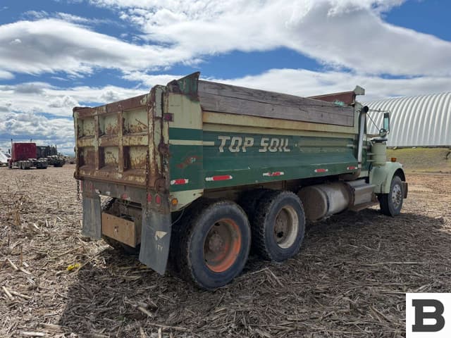 Image of Kenworth W900 equipment image 4