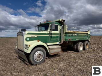 Main image Kenworth W900