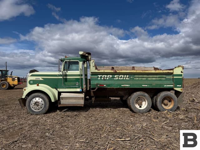 Image of Kenworth W900 equipment image 1