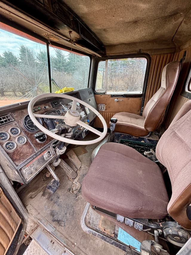 Image of Kenworth W900 equipment image 4