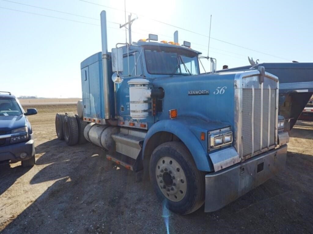 1984 Kenworth W900B Equipment Image0