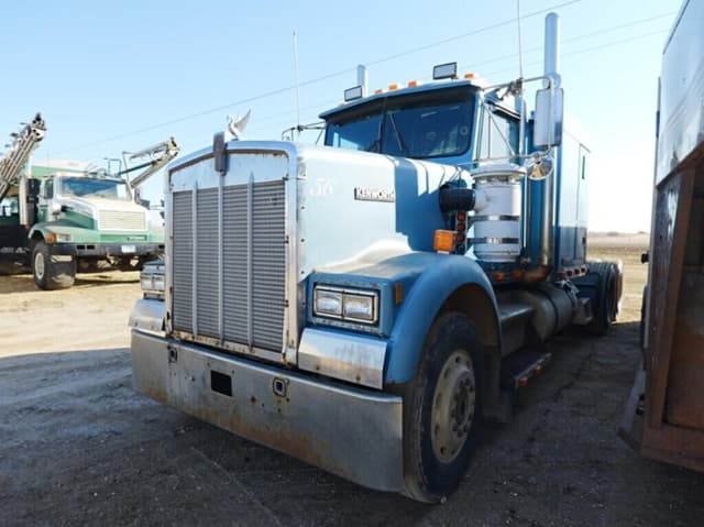 Image of Kenworth W900B equipment image 3