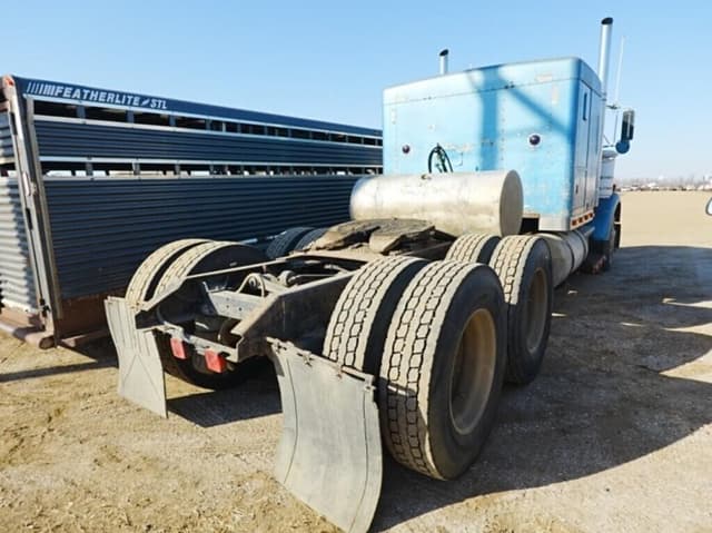 Image of Kenworth W900B equipment image 1