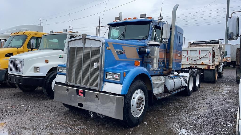 Image of Kenworth W900B Primary image
