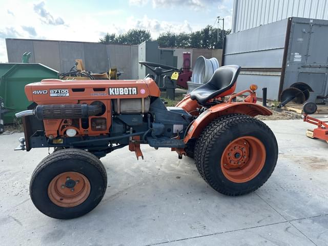 Image of Kubota B7100HST equipment image 4